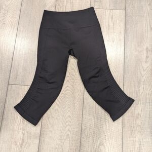 Lululemon Flow Cropped Leggings Capri Seamless sz  6 black